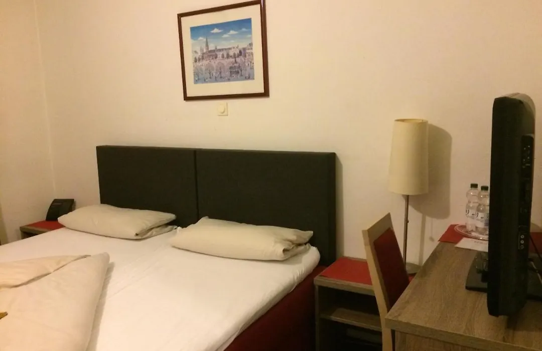 Central Hotel-1